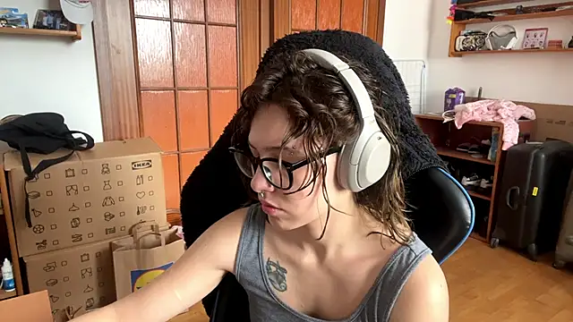 PillowPeachX online show from 05-17-26, 08:34