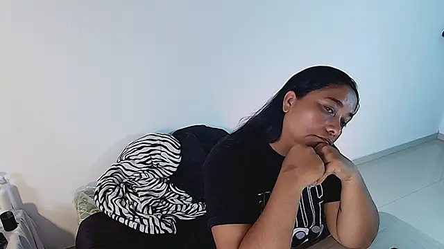 Snapshot of cristycurvy_02 chatting on 04-15-26, 08:42 cristycurvy 02 online show from 04-15-26, 08:42