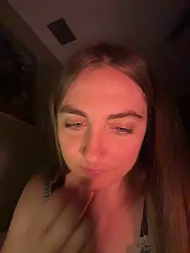 Snapshot of prettykitttty chatting on 04-21-26, 02:51 prettykitttty online show from 04-21-26, 02:51