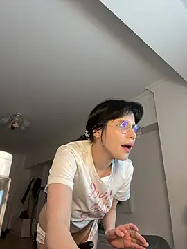 Snapshot of fothisaa chatting on 04-15-26, 10:21 fothisaa online show from 04-15-26, 10:21