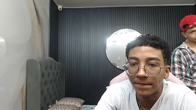 Snapshot of goldenjyj chatting on 04-16-26, 02:07 goldenjyj online show from 04-16-26, 02:07