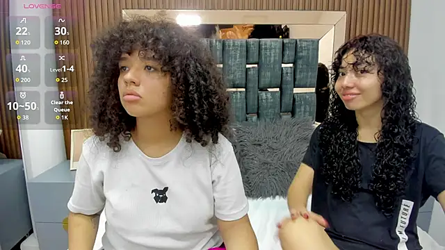 Snapshot of Chloe_and_Violeta chatting on 05-01-26, 11:59 Chloe and Violeta online show from 05-01-26, 11:59