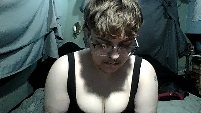 Snapshot of BashfulEmby chatting on 04-14-26, 03:34 BashfulEmby online show from 04-14-26, 03:34