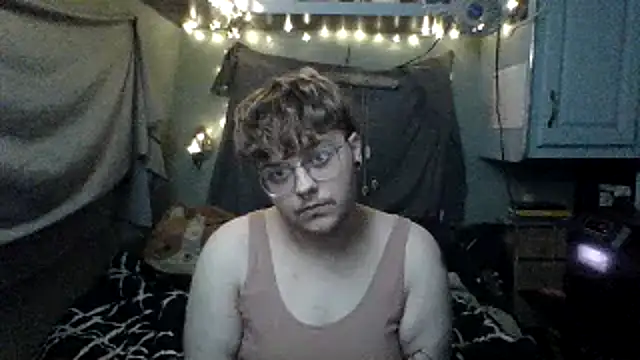 Snapshot of BashfulEmby chatting on 04-16-26, 04:35 BashfulEmby online show from 04-16-26, 04:35