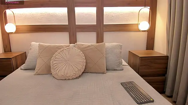 Snapshot of Emii_Lux chatting on 05-12-26, 07:33 Emii Lux online show from 05-12-26, 07:33