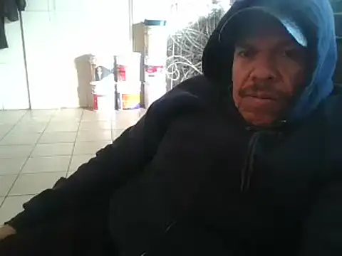 Snapshot of Oskr2024XXX chatting on 12-28-24, 10:44 Oskr2024XXX online show from 12-28-24, 10:44