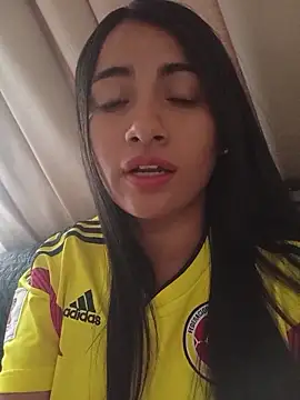 Snapshot of DaniellaGiraldo chatting on 06-17-26, 02:29 DaniellaGiraldo online show from 06-17-26, 02:29
