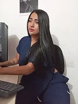 Snapshot of DaniellaGiraldo chatting on 06-23-26, 01:42 DaniellaGiraldo online show from 06-23-26, 01:42