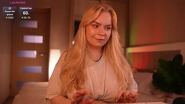 LisaLove3 online show from 06-04-26, 07:36