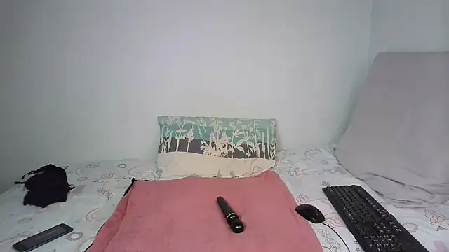 Snapshot of COCO__JUICY chatting on 05-11-26, 02:45 COCO JUICY online show from 05-11-26, 02:45