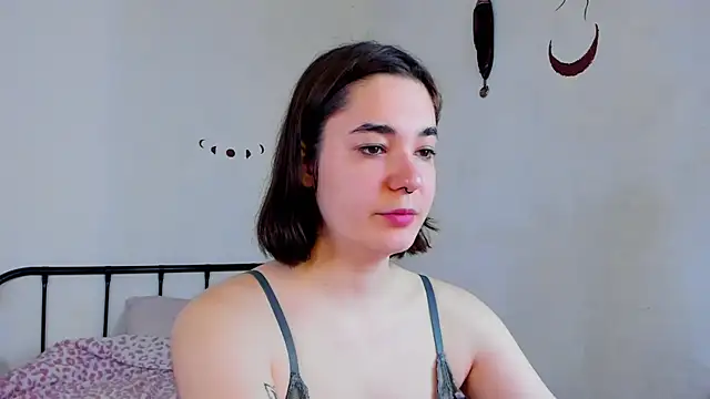 Snapshot of LiyaFly chatting on 05-18-26, 05:35 LiyaFly online show from 05-18-26, 05:35