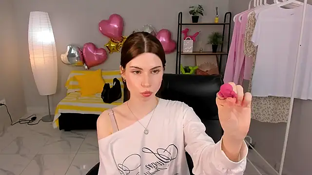 Snapshot of Umia_Bordered chatting on 04-16-26, 11:44 Umia Bordered online show from 04-16-26, 11:44