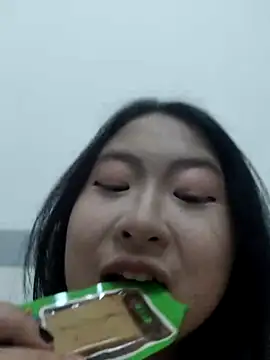 Snapshot of leexmm chatting on 04-16-26, 10:27 leexmm online show from 04-16-26, 10:27