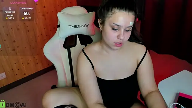Snapshot of nicolewoss chatting on 06-08-26, 11:10 nicolewoss online show from 06-08-26, 11:10