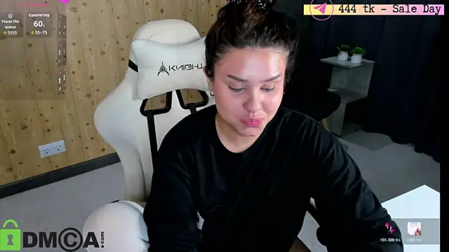 Snapshot of nicolewoss chatting on 06-20-26, 04:48 nicolewoss online show from 06-20-26, 04:48