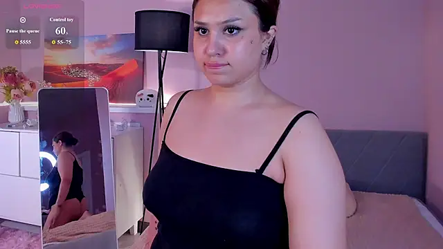 Snapshot of nicolewoss chatting on 07-20-26, 11:34 nicolewoss online show from 07-20-26, 11:34