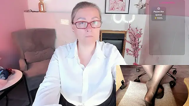Alexandra Kind online show from 07-17-26, 08:46