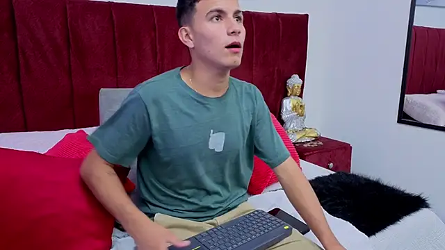 Snapshot of _Liams chatting on 04-15-26, 05:03 Liams online show from 04-15-26, 05:03