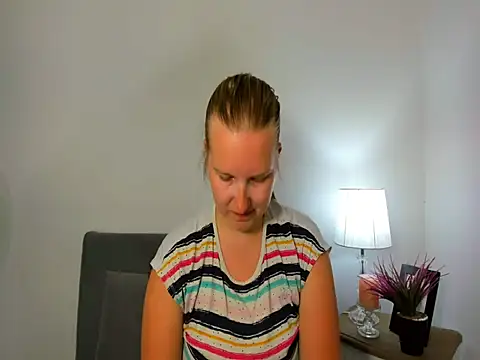 Snapshot of RoseTeacherX chatting on 05-11-26, 05:21 RoseTeacherX online show from 05-11-26, 05:21