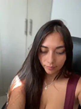 Snapshot of Chloe_Candy_ chatting on 05-18-26, 02:45 Chloe Candy online show from 05-18-26, 02:45