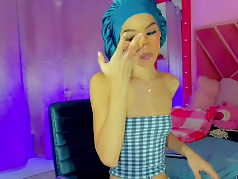 Snapshot of Dollcute_ chatting on 07-19-26, 01:09 Dollcute online show from 07-19-26, 01:09