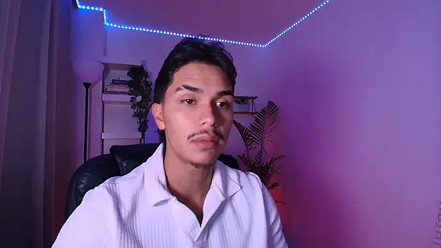 andyypalmer  online show from 07-26-26, 05:37