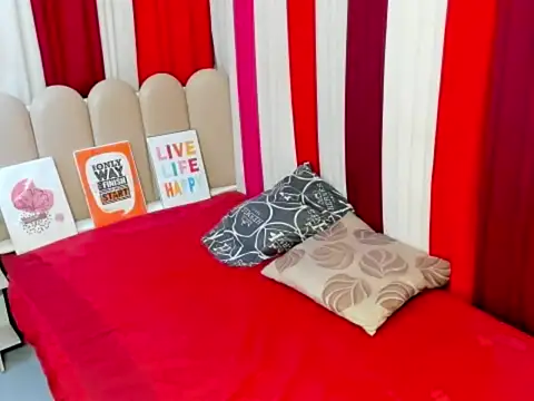 Snapshot of Seductive_aliyah chatting on 04-26-26, 06:44 Seductive aliyah online show from 04-26-26, 06:44