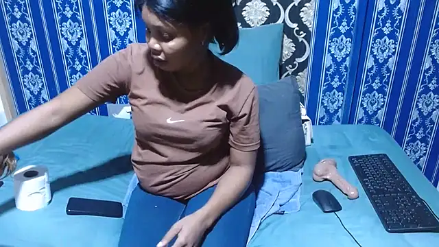 YummyBrownyxx online show from 07-18-26, 03:38