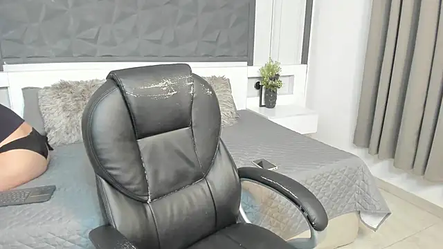 sophia blade  online show from 05-10-26, 03:01
