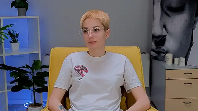 Snapshot of TheresaStrysko chatting on 04-16-26, 10:05 TheresaStrysko online show from 04-16-26, 10:05