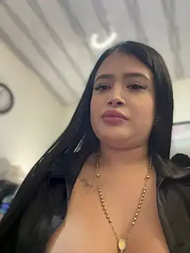 Sara fun online show from 03-18-25, 04:37