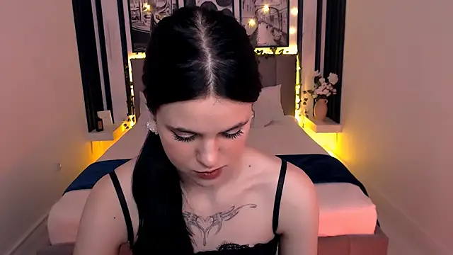 Snapshot of _Scarlett_Lee_ chatting on 04-16-26, 11:22 Scarlett Lee online show from 04-16-26, 11:22