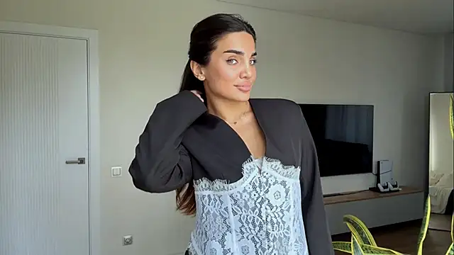 Snapshot of MelindaReny chatting on 05-11-26, 09:15 MelindaReny online show from 05-11-26, 09:15