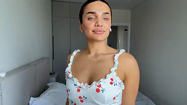 Snapshot of MelindaReny chatting on 05-15-26, 10:11 MelindaReny online show from 05-15-26, 10:11