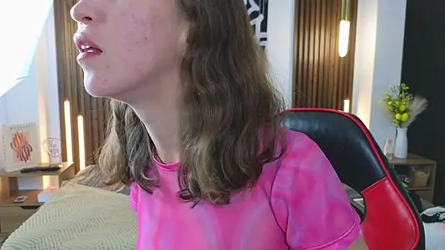 Snapshot of Sun_20_ chatting on 04-15-26, 03:19 Sun 20 online show from 04-15-26, 03:19