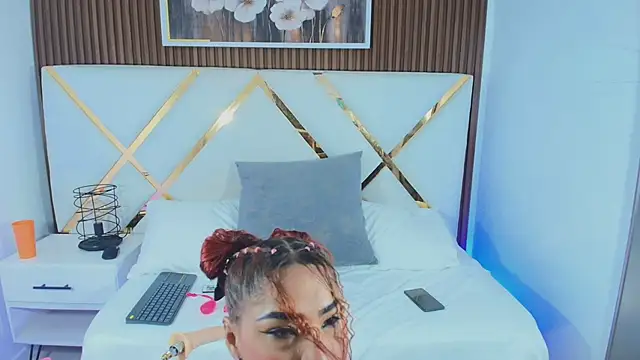 Snapshot of Mariana_Martinez_1 chatting on 04-15-26, 09:15 Mariana Martinez 1 online show from 04-15-26, 09:15