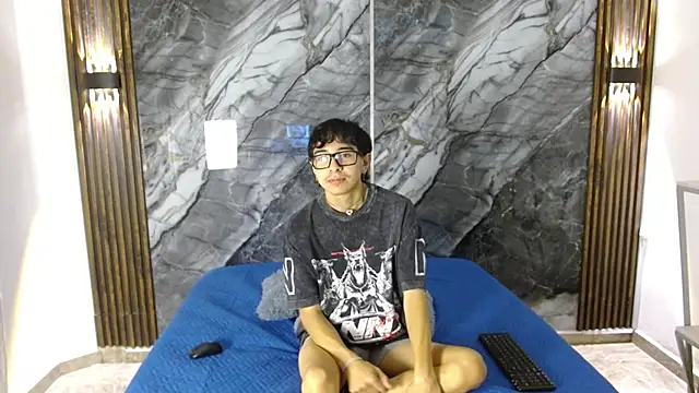 Snapshot of NoahWalker__ chatting on 04-21-26, 11:05 NoahWalker online show from 04-21-26, 11:05