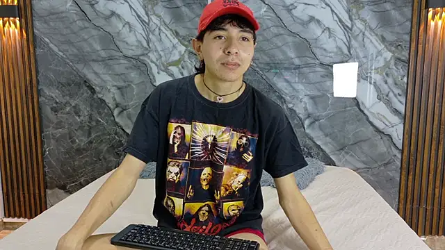 Snapshot of NoahWalker__ chatting on 05-05-26, 11:07 NoahWalker online show from 05-05-26, 11:07