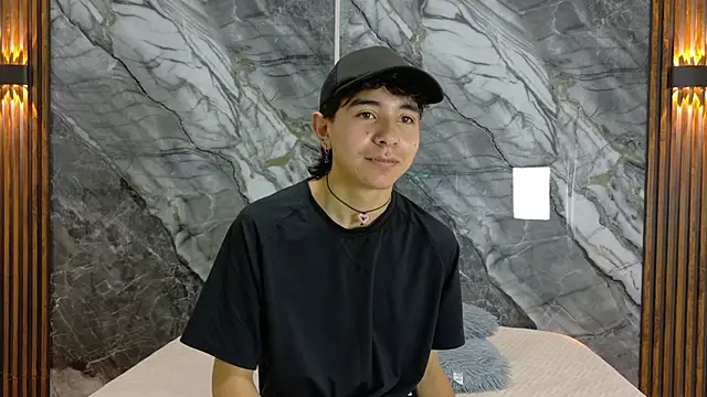 Snapshot of NoahWalker__ chatting on 05-06-26, 11:04 NoahWalker online show from 05-06-26, 11:04