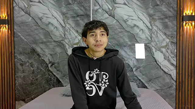 Snapshot of NoahWalker__ chatting on 05-14-26, 11:17 NoahWalker online show from 05-14-26, 11:17