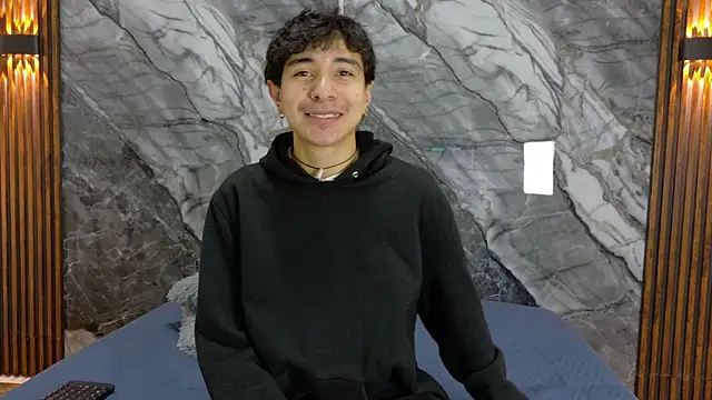 Snapshot of NoahWalker__ chatting on 05-18-26, 11:05 NoahWalker online show from 05-18-26, 11:05