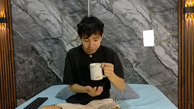 Snapshot of NoahWalker__ chatting on 05-24-26, 11:04 NoahWalker online show from 05-24-26, 11:04