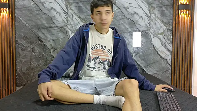 Snapshot of NoahWalker__ chatting on 06-02-26, 11:01 NoahWalker online show from 06-02-26, 11:01