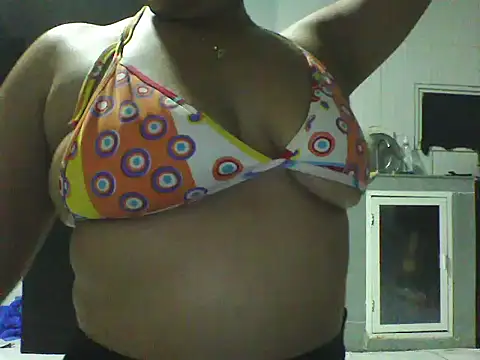 Snapshot of reinamas18 chatting on 06-06-26, 03:33 reinamas18 online show from 06-06-26, 03:33