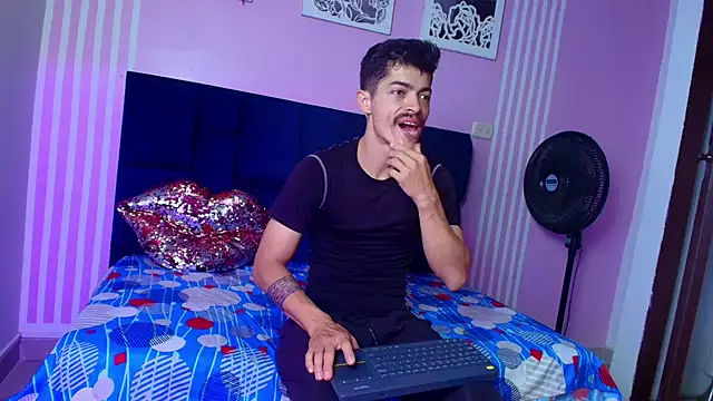 taylor Stele online show from 06-12-26, 07:35
