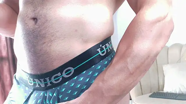 Snapshot of Aroon_connor1 chatting on 04-19-26, 06:10 Aroon connor1 online show from 04-19-26, 06:10