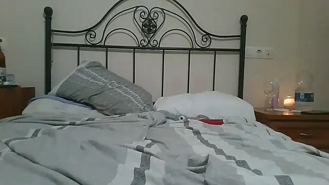 Custard-Lovers online show from 06-27-26, 01:21