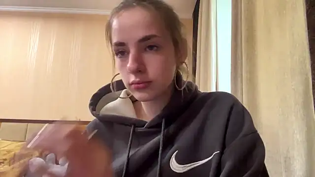 Snapshot of selianderol chatting on 05-30-26, 10:34 selianderol online show from 05-30-26, 10:34