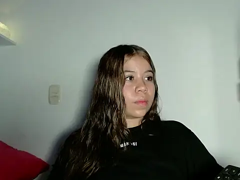 Snapshot of M1la_18 chatting on 05-04-26, 03:02 M1la 18 online show from 05-04-26, 03:02