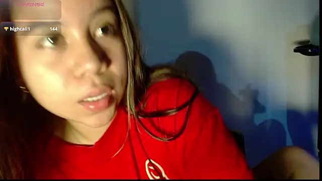 Snapshot of M1la_18 chatting on 05-13-26, 04:43 M1la 18 online show from 05-13-26, 04:43